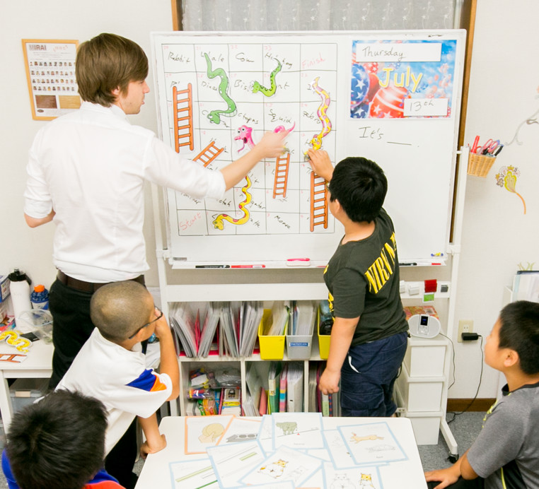 写真:楽しみながら授業を受ける子ども達